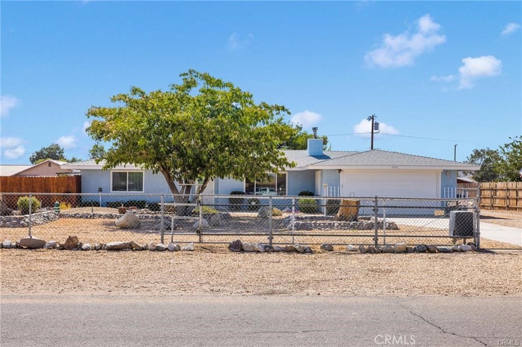 Photo of 15192 Osage Road, Apple Valley, CA 92307 (MLS # HD25245368)