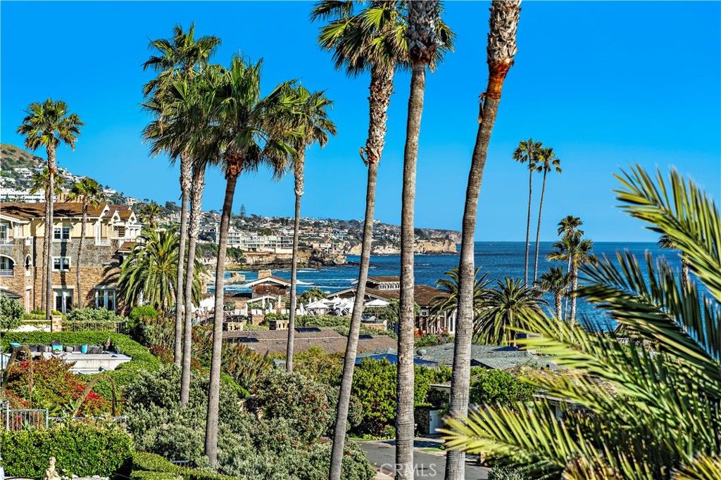 Photo of 51 Blue Lagoon, Laguna Beach, CA 92651 (MLS # LG26070374)