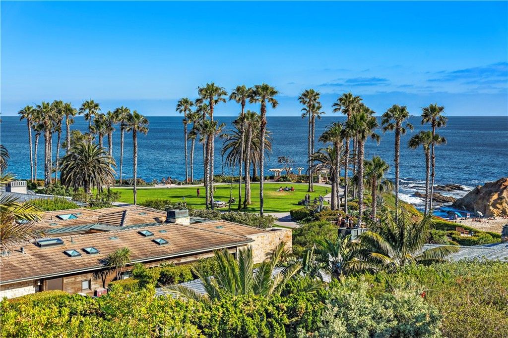 Photo of 51 Blue Lagoon, Laguna Beach, CA 92651 (MLS # LG26070374)