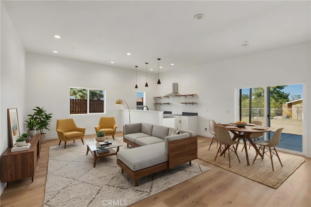 3725 Prescott