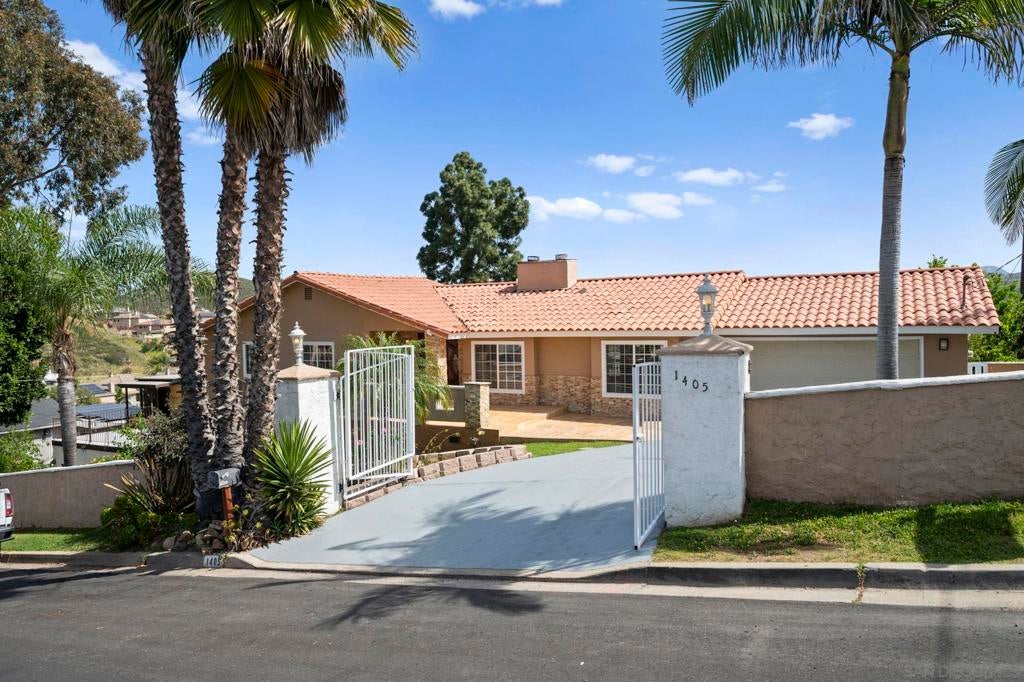 1405 Cuyamaca Ave