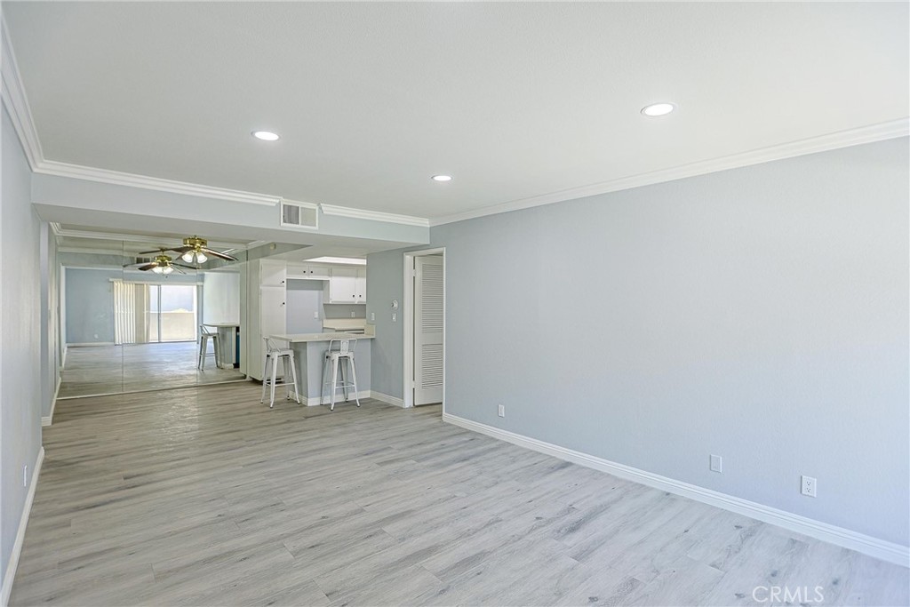 278 147-C8 N Wilshire C8