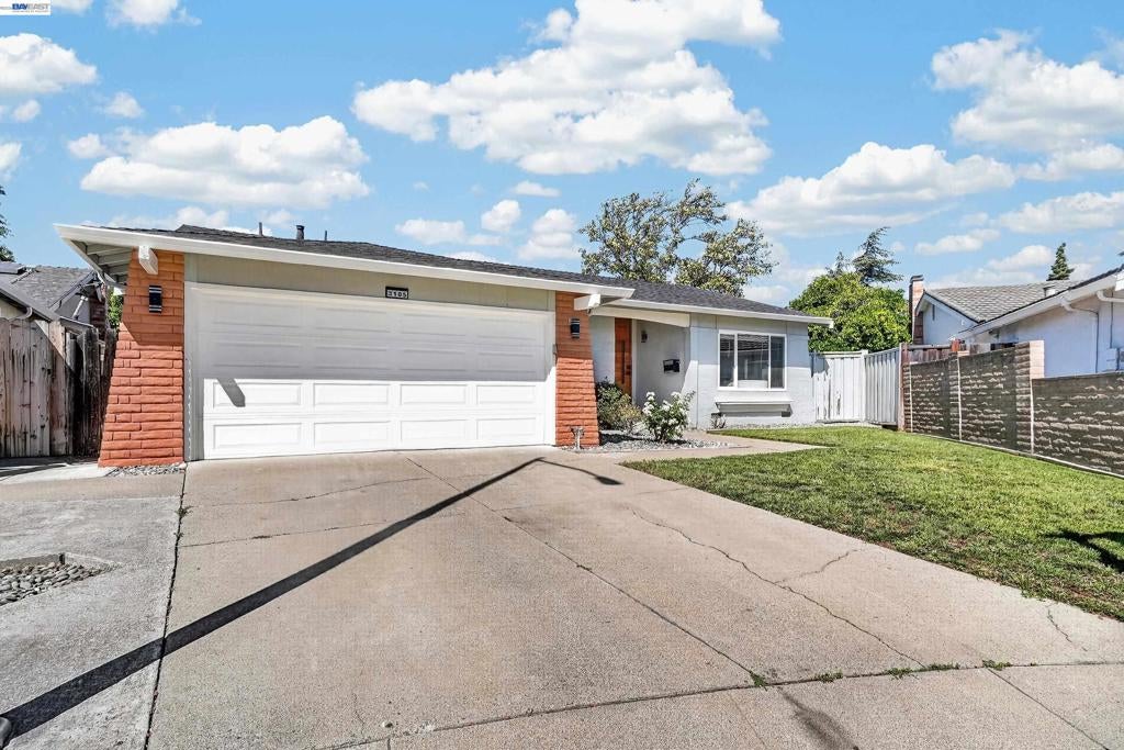 3105 Rowe Pl