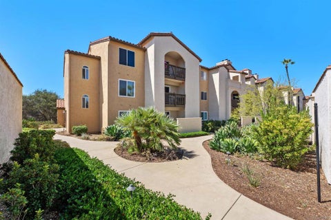 Photo of 7130 Shoreline Dr Dr #1208, San Diego, CA 92122 (MLS # 260021120SD)