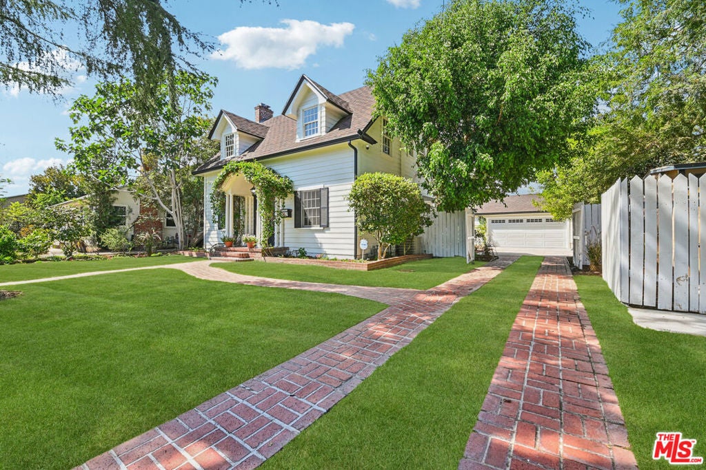 331 W Roses Road