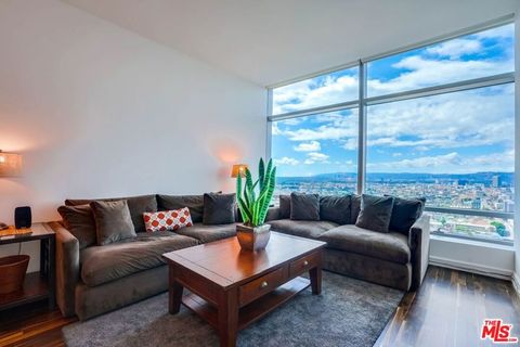 Photo of 900 W Olympic Boulevard #31F, Los Angeles, CA 90015 (MLS # 26837627)