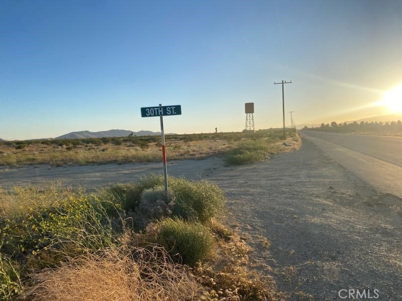 Great usable property off Backus Rd., some homes in the area and could be great for semi-custom or manufactured home. Enjoy the evening sunsets from this parcel setting in the middle of mountain views. Buyer should consult Regional Planning or Building and Safety concerning the development of this parcel.
