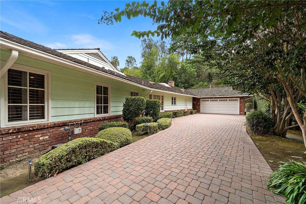 631 W Devon