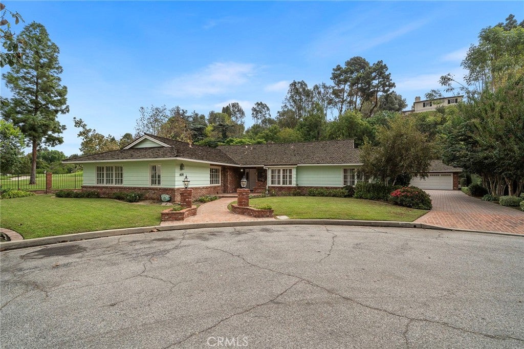 631 W Devon
