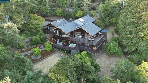 Photo of 130 Hillcroft Way Way, Walnut Creek, CA 94597 (MLS # 41107597)