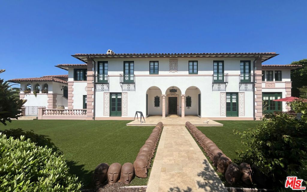 Photo of 107 Fremont Place, Los Angeles, CA 90005 (MLS # 25550785)