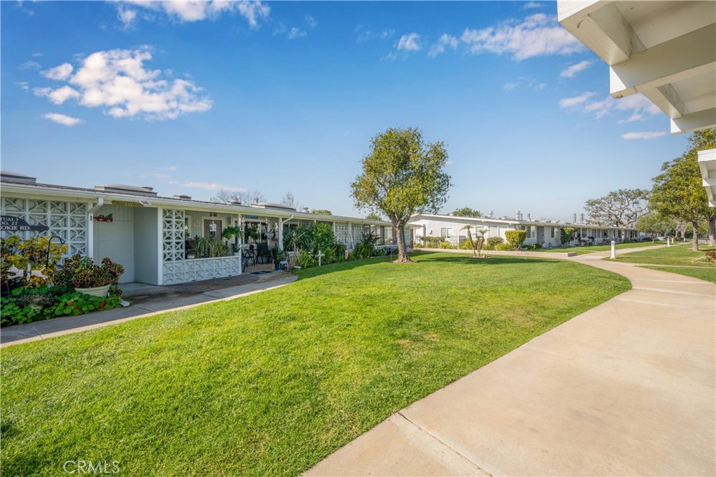 1301 Skokie Road NE 27H