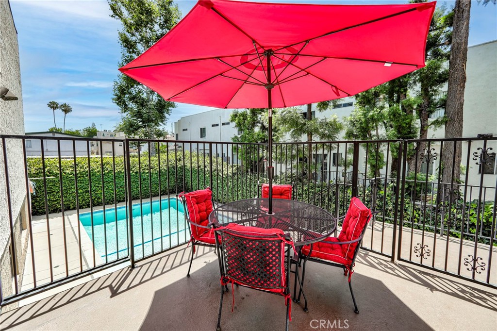 Explore this amazing townhouse that offers an Open Space concept. A remodeled kitchen w/ sleek modern finishes: Quartz counter tops & stainless steel appliances & fixtures, opens to a breakfast bar and dining & sitting area. The living room has maple wood floors & fireplace and is filled with light from the cozy Private PATIO. The elegantly remodeled bathrooms have white-glass splash-backs, new showers & fixtures & white Quartz counters – true knock-outs! Other enhancements such as newer energy-efficient double-pane windows & sliding doors, newer LED recessed lights, washer/dryer and much more. Primary BR+BA suite has 2 large closets. 2nd bedroom is set up as a home office includes custom built-ins and its own bath. POOL. SPA. Side by side gated parking! If you like entertainment and dining-out, we’re perfectly located just a few blocks to Universal Studios & City Walk’s restaurants, minutes to the subway stations. We’re near Disney, Warner Bros. and other major TV & animation studios. A ton of places to dine along The Boulevard. We’re super close to legendary Lakeside Golf Course. If you like taking cool evening walks, we’re located in an exclusive residential area of Studio City / Toluca Lake. Dog lovers: we’re by the gigantic Weddington Park on one side and Woodbridge Park & playgrounds (great for kids!) on the other side. Walk to world famous Tujunga Village quaint boutiques & Aroma Café. SELLERS OFFER AMAZING INCENTIVES - CALL ME FOR DETAILS.