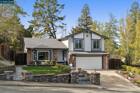 Photo of 1014 1014 Veterans Ct Ct, Martinez, CA 94553 (MLS # 41124186)