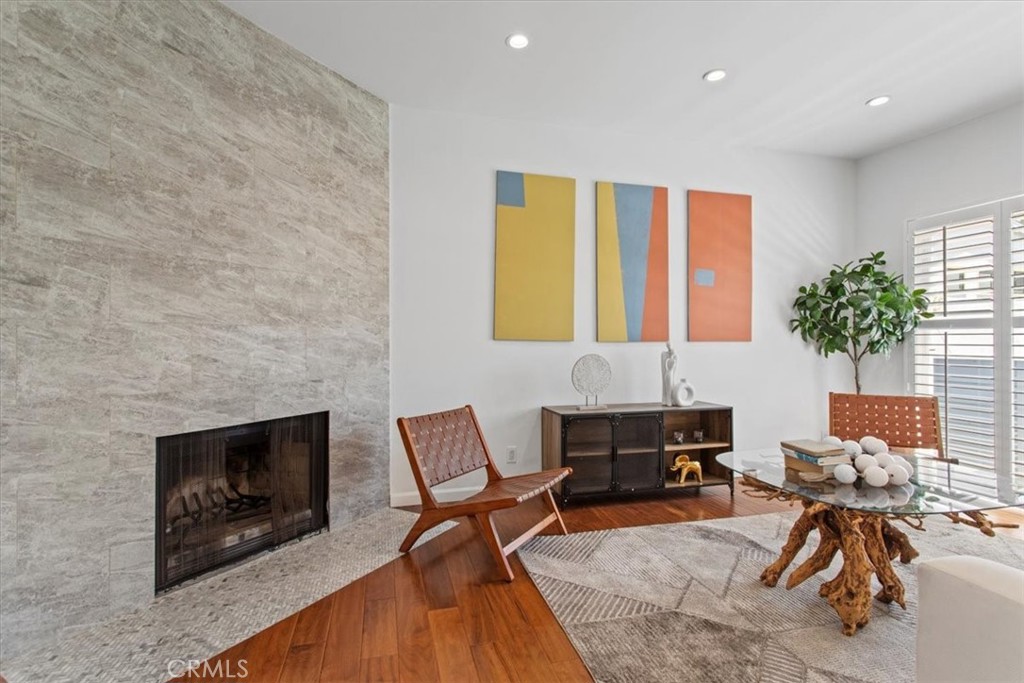 Properties 3 5324 N Kester Ave 12