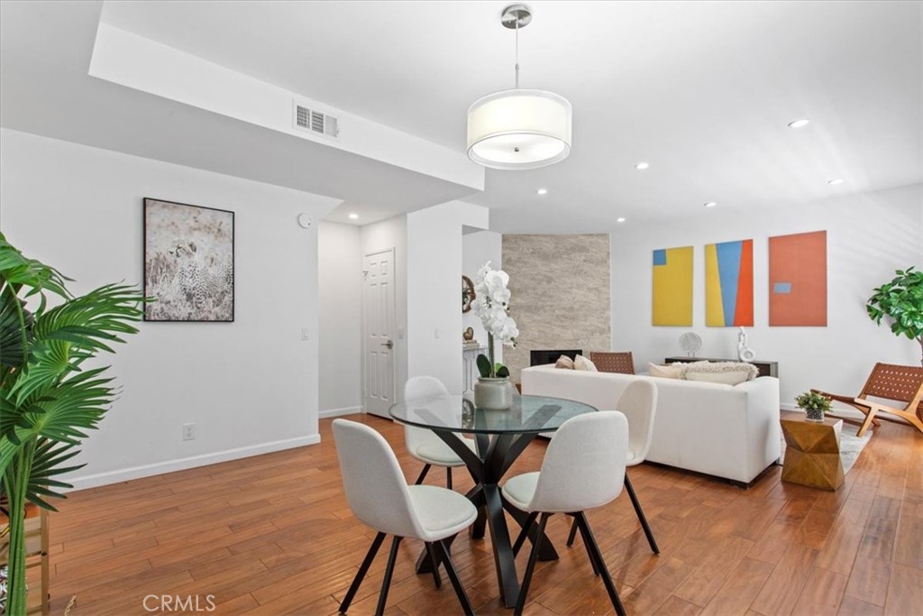 Properties 1 5324 N Kester Ave 12