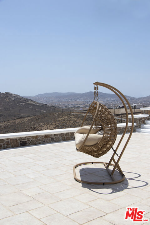 0 E MYKONOS, GREECE