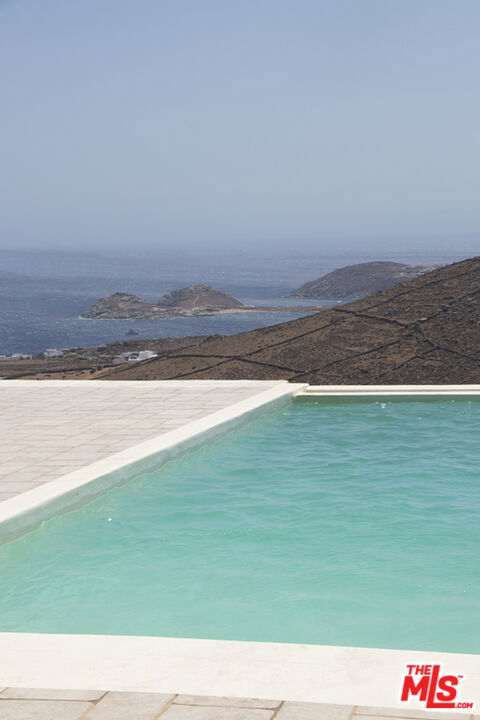 0 E MYKONOS, GREECE