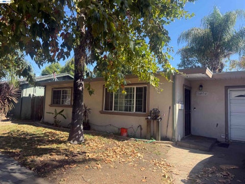 Photo of 24074 Dotson Ct Ct, Hayward, CA 94544 (MLS # 41149255)