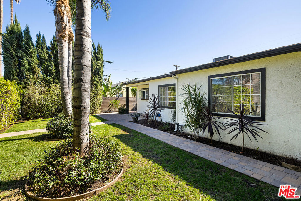 19432 Hartland Street