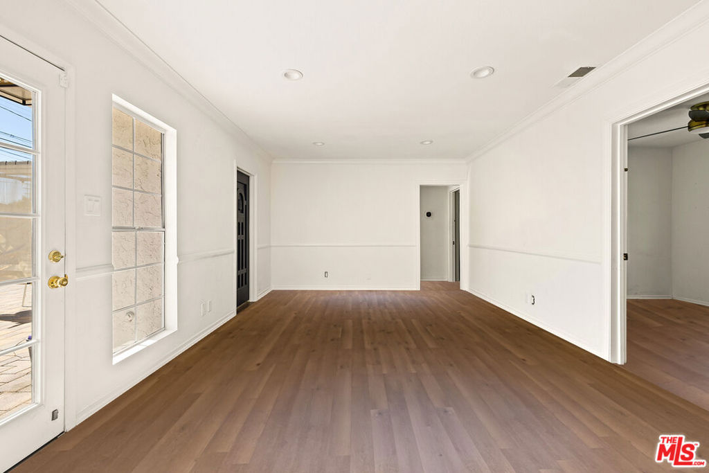 19432 Hartland Street