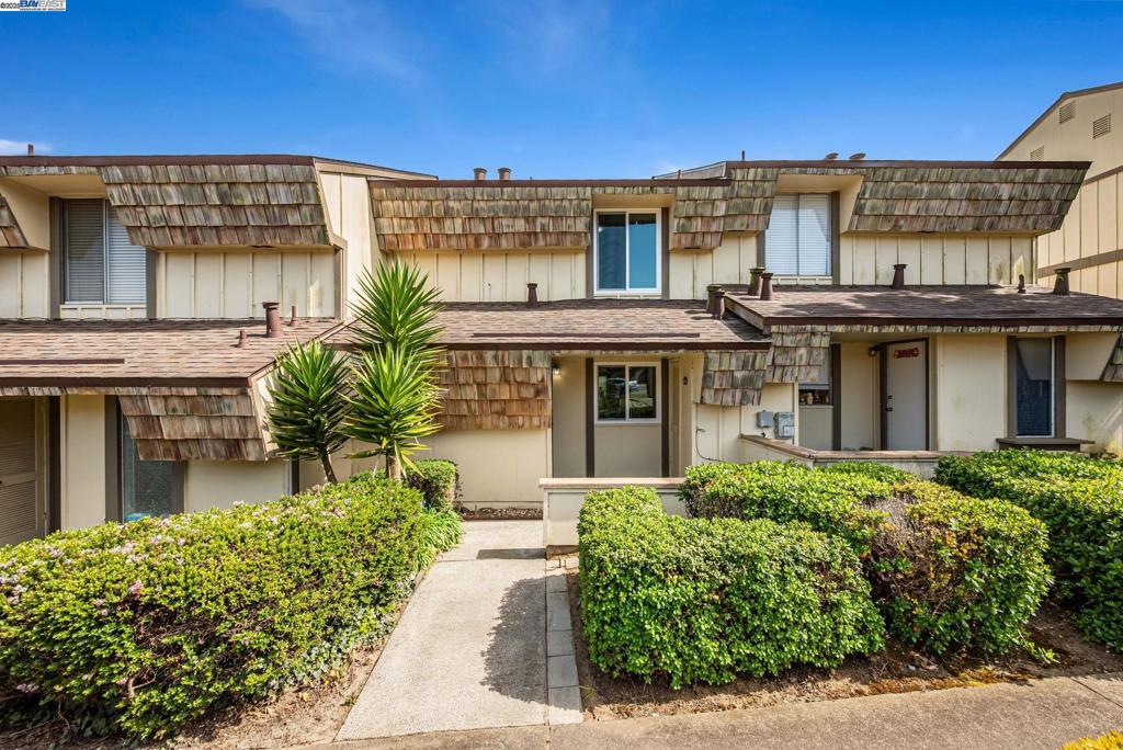 2751 Duhallow Way is located in a quiet neighborhood but close to amenities. This two-story townhome style condo features 3 bedrooms, new dual pane windows, a new furnace, a kitchen with quartz counter tops on upgraded cabinets and stainless steel appliances. The spacious living area has a recently refinished hardwood floor and recessed lights. The unit has interior laundry, a private patio and garage. The complex has a good amount of greenspace and is easily walkable to a couple of parks.