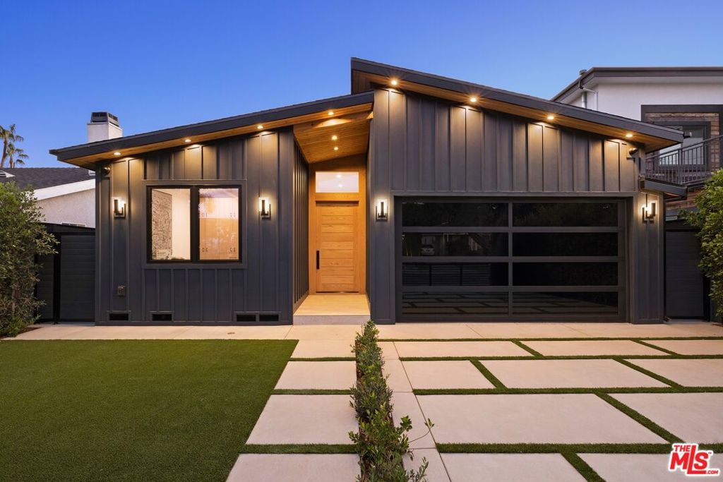 Photo of 3021 Kelton Avenue, Los Angeles, CA 90034 (MLS # 26662691)