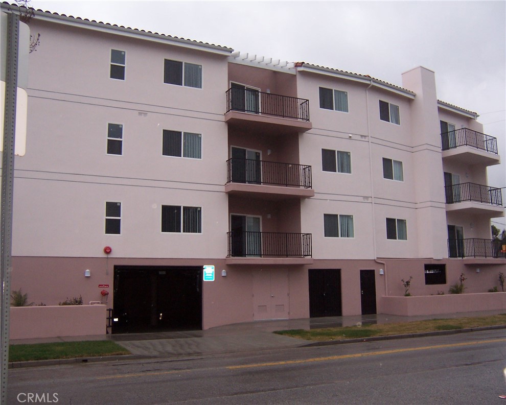 NEWER APARTMENT COMPLEX OF 9 UNITS, BUILT-IN 2010 !!!!
Large unit with balcony viewing Santa Monica mountain.
Experience the ultimate life style in these NEWER condos with high quality finish touch, granite counter tops, customs made cabinets, recess lighting, dual pane windows, and central air conditioning, elevator and large relaxing patio amenities.
Laundry inside the unit and laundry machine is included for each unit.
Absolutely ONE of the best complexes in great area of Sherman Oaks. Call for easy showing