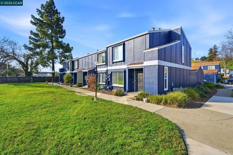 Photo of 14 El Capitan Ln Ln, Antioch, CA 94509 (MLS # 41123350)