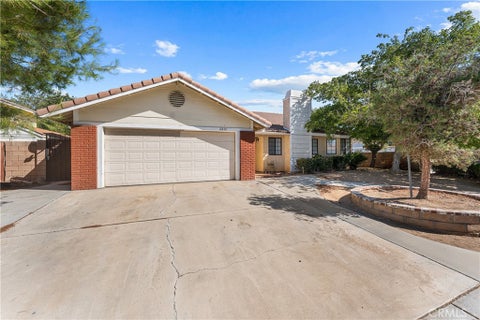 Photo of 2427 Oakcrest AVE, Palmdale, CA 93550 (MLS # SR26204930)