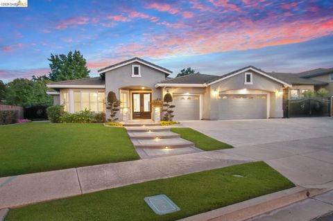 Photo of 1830 Castellina Drive, Brentwood, CA 94513 (MLS # 41132523)