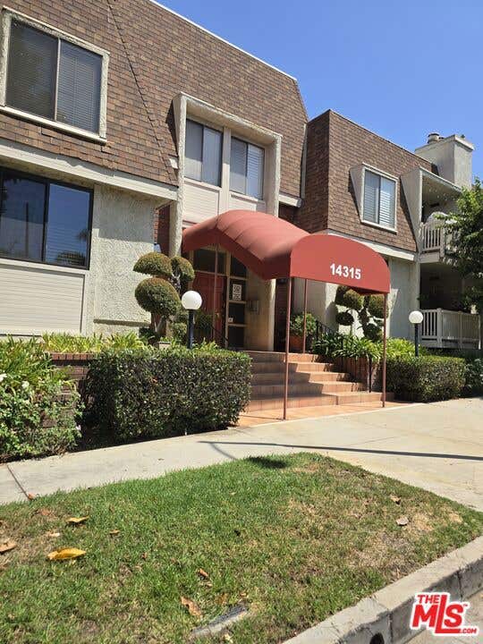 Photo of 14315 Riverside Drive #105, Sherman Oaks, CA 91423 (MLS # 25610871)
