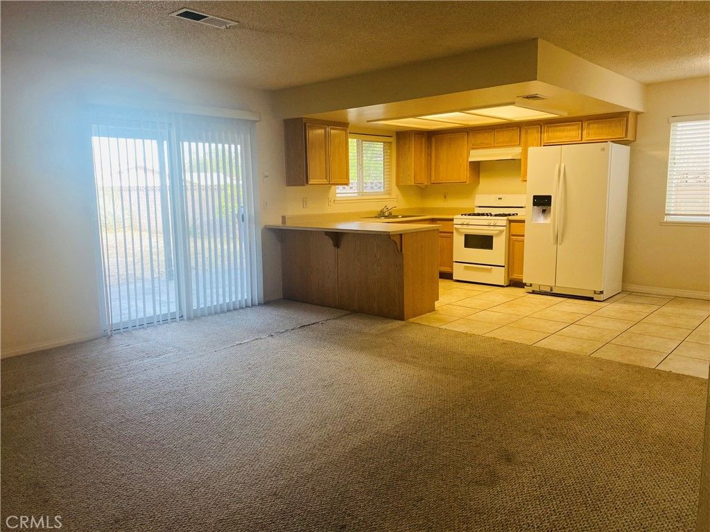 listing image 130720648023911306815
