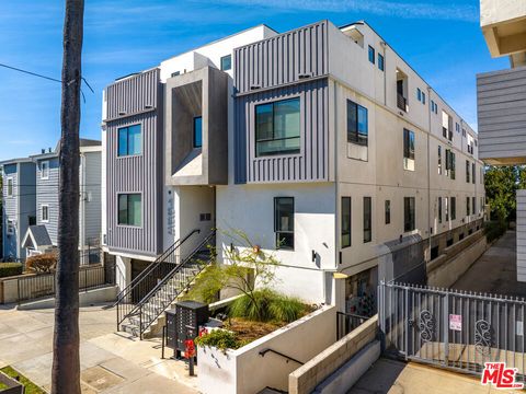 Photo of 1223 N Edgemont Street, Los Angeles, CA 90029 (MLS # 26684751)