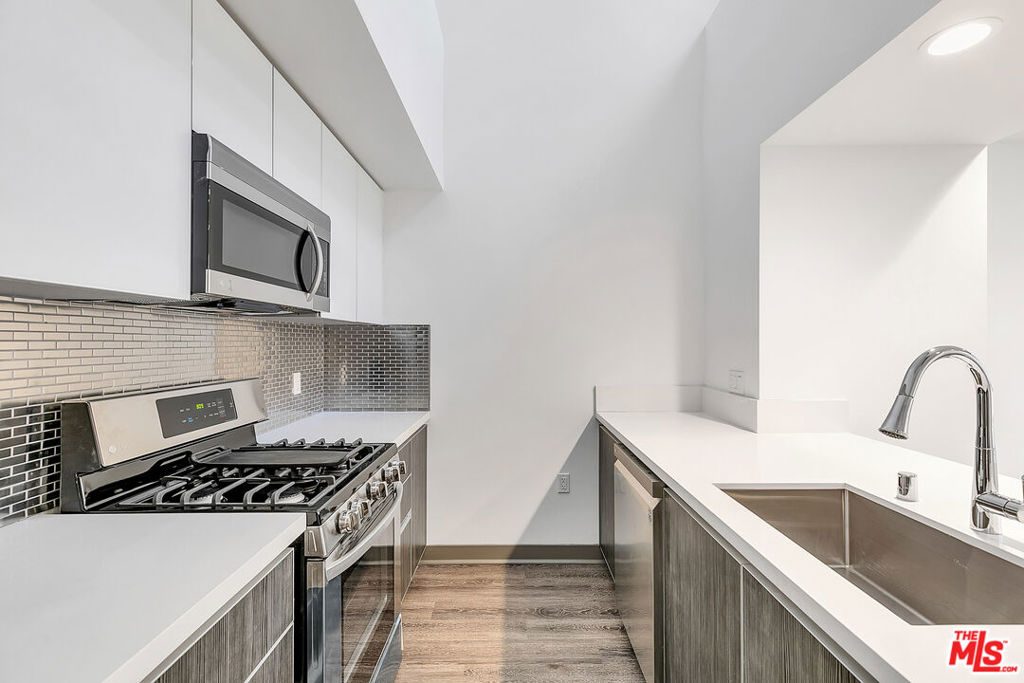 1223 N Edgemont Street