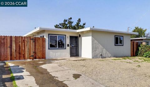 Photo of 87 Bay Drive Dr, Bay Point, CA 94565 (MLS # 41123111)