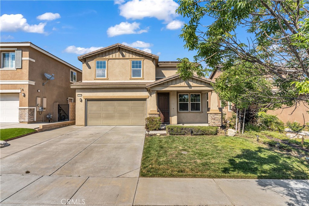 Welcome to this beautifully refreshed 2-story home in the sought-after Rosena Ranch community! With brand new carpet and fresh paint inside, this home is truly move-in ready.
Downstairs features a convenient bedroom with a quarter bath just across the hall, perfect for guests or a home office. Upstairs, you'll find three additional bedrooms, including a spacious master suite that boasts a private seating area that is easily convertible into a fifth bedroom if desired.
Enjoy all the amenities this desirable HOA has to offer, including two large swimming pools, spas, outdoor dining areas, and more. This is the perfect blend of comfort, flexibility, and community living.
Come see what makes this home and Rosena Ranch so special!