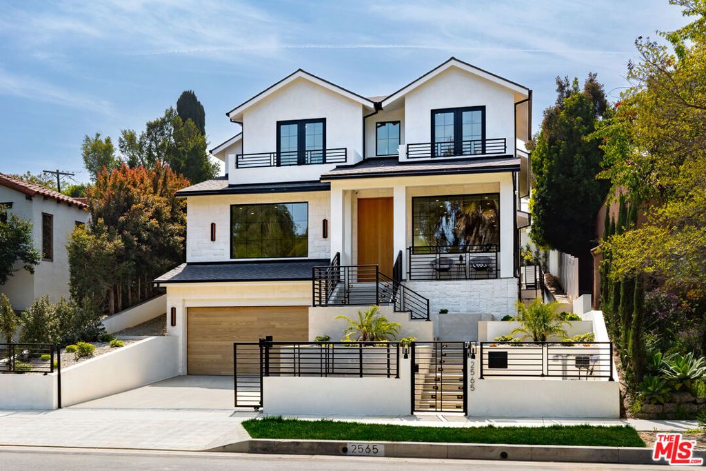 Photo of 2565 Patricia Avenue, Los Angeles, CA 90064 (MLS # 26632949)