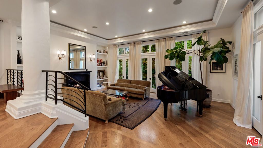 Photo of 123 Channel Pointe Mall, Marina Del Rey, CA 90292 (MLS # 26657701)