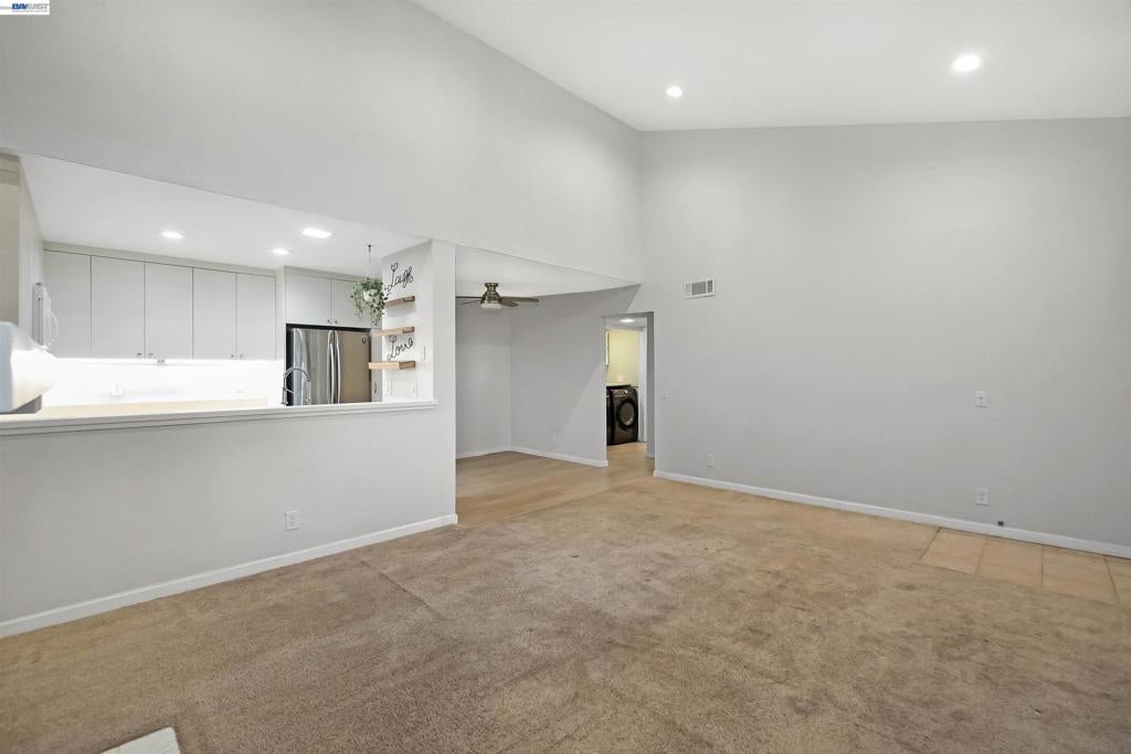 37168 Meadowbrook Cmn 304
