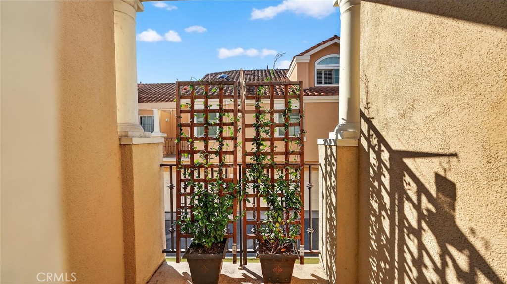 Applause (APP) - Residential