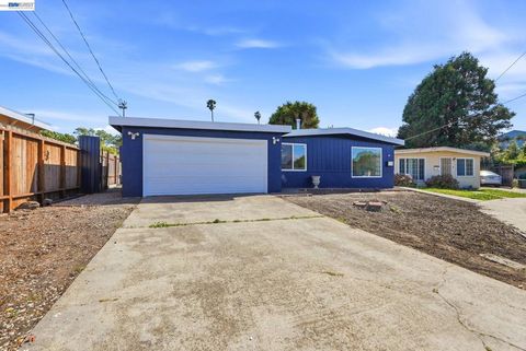 Photo of 1020 Barbara Ln LN, San Pablo, CA 94806 (MLS # 41136132)