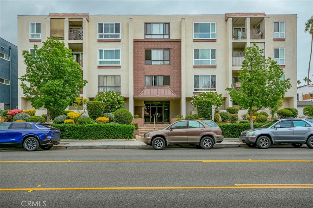 Fabulous opportunity to own a spacious condo in North Glendale.
Open floor plan with plenty of windows & a nice sized balcony with a view to Downtown Glendale.
Buy for an excellent price & remodel with your personal preferences, including the ability to add washer & dryer hookups in the unit.
2 spacious bedrooms & one with a walk in closet, a pantry off of the kitchen & a breakfast nook leading to the balcony.
Located next to nearby shops & restaurants with easy access to public transport, as well as the 134 Freeway.
There are 2 elevators in the building & laundry facilities on each floor. Unit 17 has 2 tandem parking spaces & 2 storage areas (one in the garage & one on the 2nd floor).
Bring your vision & don’t miss out on this great opportunity.