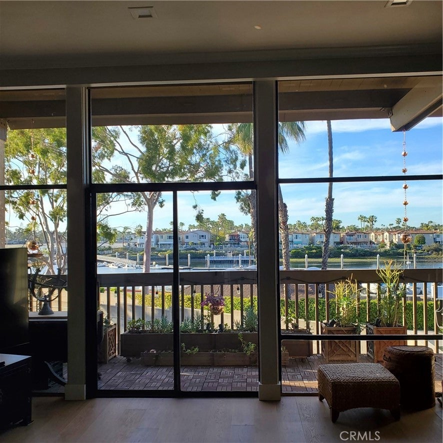 5201 Marina Pacifica S Dr