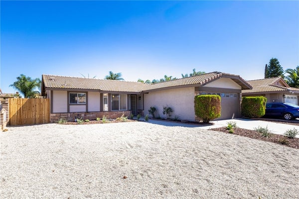 12888 VALLEY SPRINGS DR, MORENO VALLEY, CA 92553 - Image 9f63ae10dcbc1f7efcbfce1eabeec019/3192941379