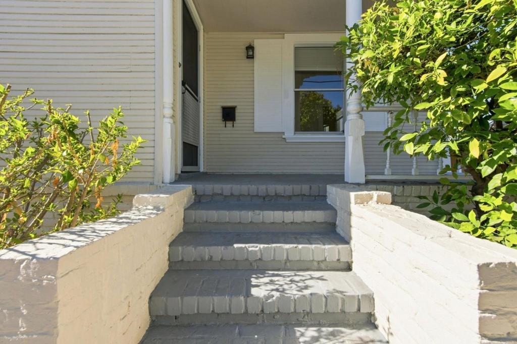 1289 Fremont Street