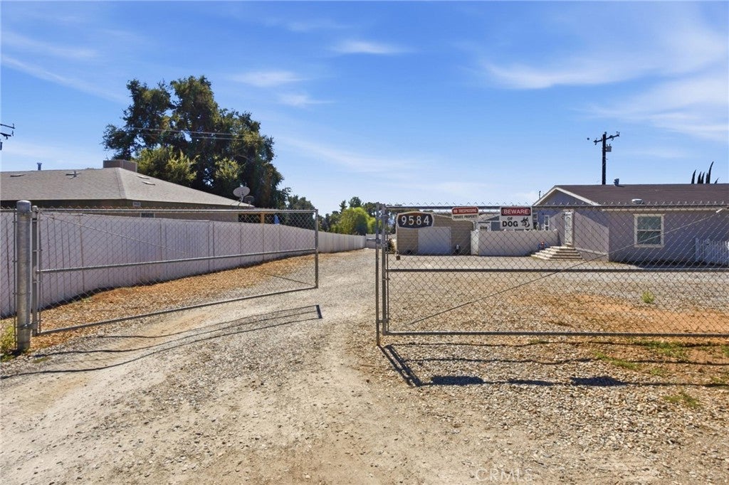 9584 Avenida Miravilla