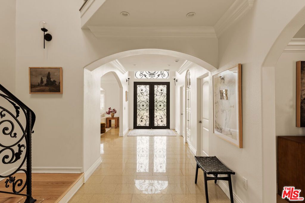 Photo of 7912 Croydon Avenue, Los Angeles, CA 90045 (MLS # 25630683)