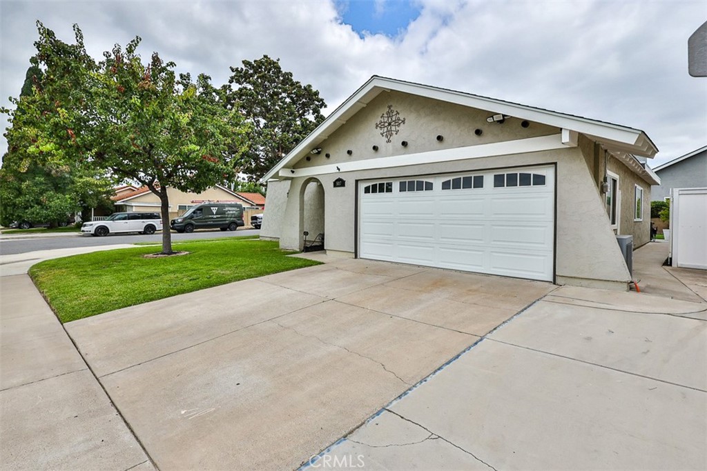 5017 E Holbrook