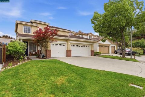 Photo of 77 Casablanca Ct CT, Danville, CA 94506 (MLS # 41133479)